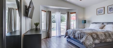 3 bedrooms, iron/ironing board, internet, bed sheets