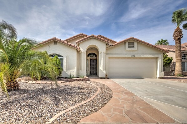 Exterior - Quiet, Cute, Clean Home in South Phoenix/Ahwatukee (Phoenix)