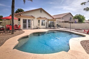 Pool - Quiet, Cute, Clean Home in South Phoenix/Ahwatukee (Phoenix)