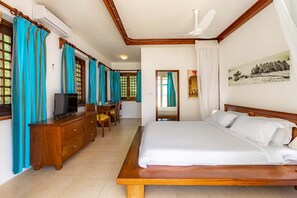 1 soverom, safe på rommet, skrivebord og strykejern/-brett