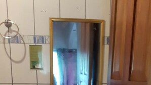 Basic Room, 1 Double Bed, Non Smoking | Bathroom | Shower - Cabinas  Dantas (La Fortuna)