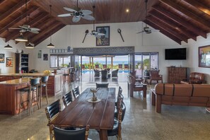 Luxury Villa, 4 Bedrooms, Ocean View, Sea Facing | In-room dining - Sea Winds Luxury Villas (Korolevu)