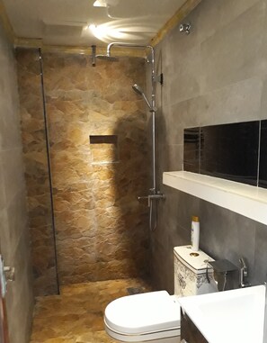 Bathroom - KL VILLA MELAKA CITY TOWN NEAR JONKER FAMILY HOUSE (Taman Kota Laksamana)