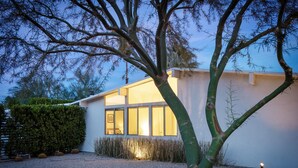 A modern house with a well-maintained garden, large windows, and a gravel driveway. - Look to the West ... on Via Miraleste! (Palm Springs)
