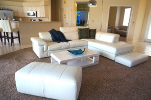 Fernseher, Stereoanlage