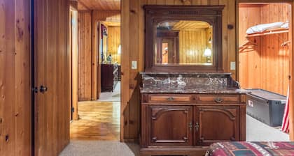 2 BD/2BA LOG HOME 1 1/2 MI To SDC 500 YDS TO TABLE ROCK LAKE 15 MIN TO BRANSON