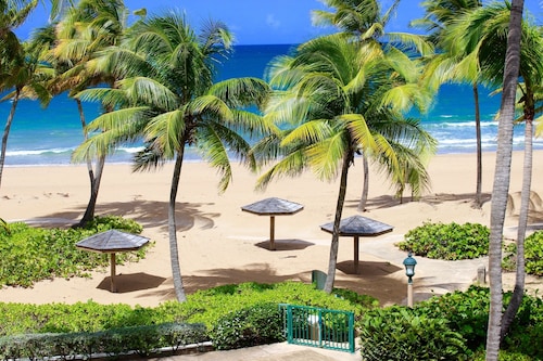 2/2 Beachfront inside Wyndham Resort, Puerto Rico