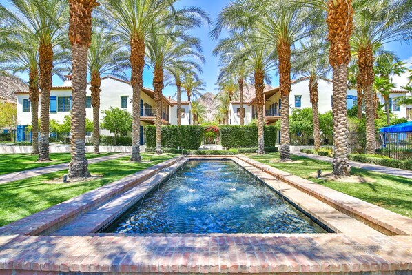 A heated pool - Newly Renovated! Stunning 1BD Villa Steps to Clubhouse - Ground Floor, Pet Friendly! (L64-1) (La Quinta)