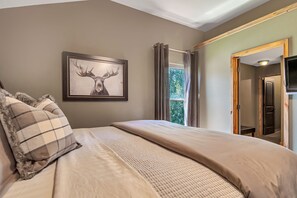6 bedrooms, desk, iron/ironing board, free WiFi
