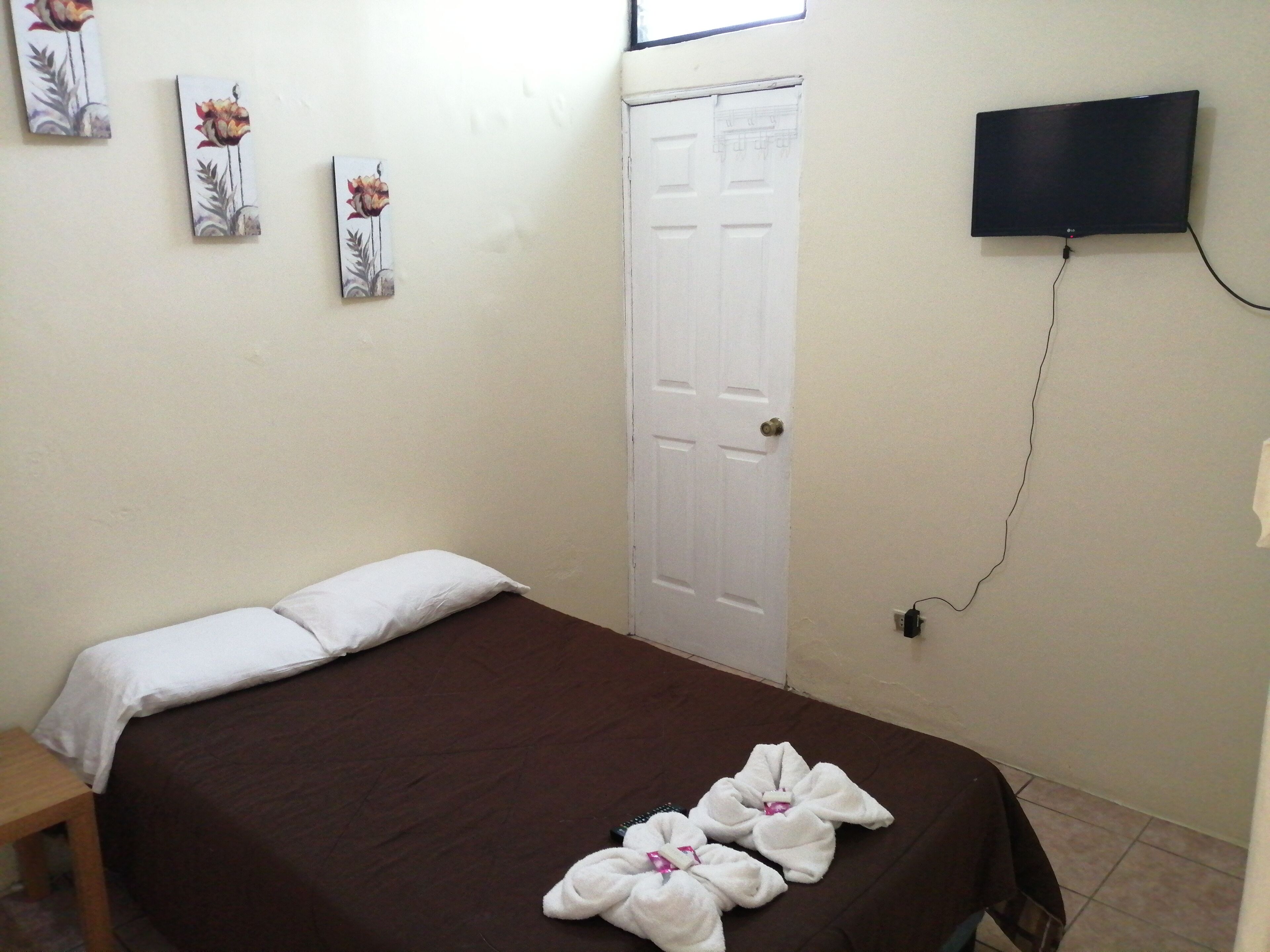 economy double room, 1 double bed, non smoking, private bathroom | free wifi, bed sheets