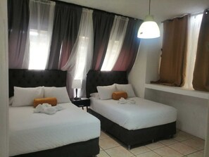 Free WiFi, bed sheets - Global Airport Inn Guatemala (Guatemala City)