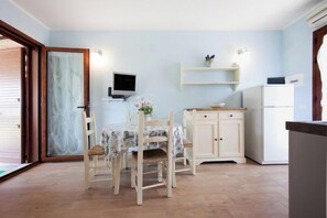 Dining - A beautiful villaetta overlooking the sea (COSTA REI)