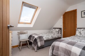 2 bedrooms, iron/ironing board, travel cot, WiFi -  Lovely Cotswold holiday Barn within walking distance of restaurants/shops   (Bourton on the Water)