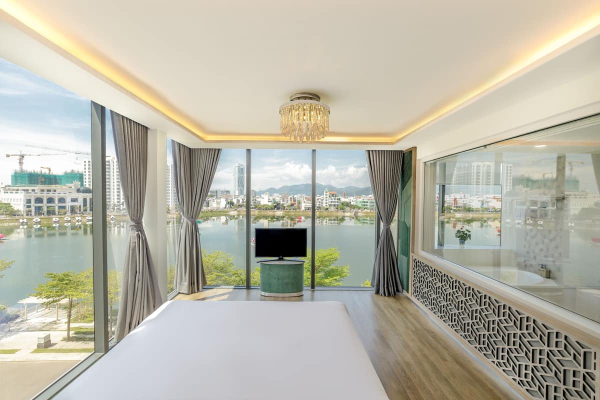 luxury room, 1 king bed, lake view | minibar, desk, blackout curtains, free wifi