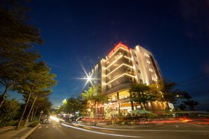Façade de l’hébergement  – soirée/nuit