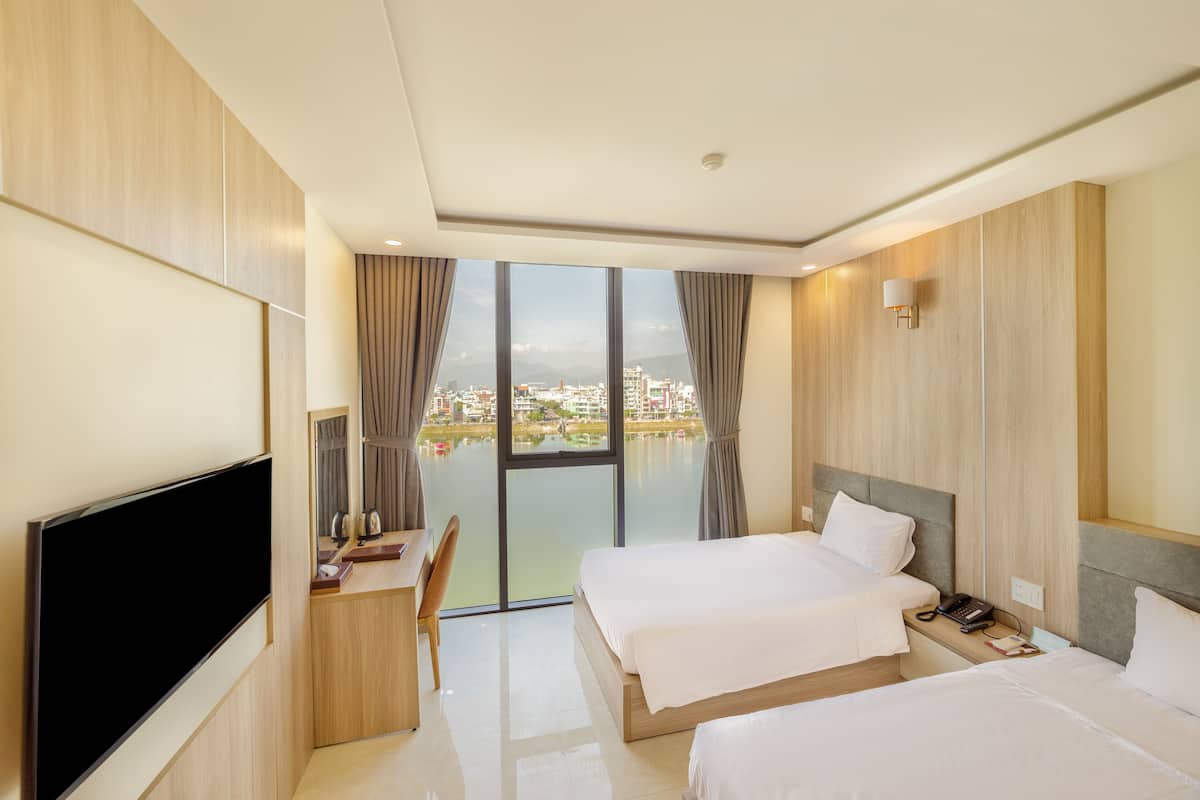 Deluxe Room, Lake View | Minibar, desk, blackout curtains, free WiFi