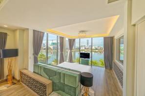 Minibar, escritorio, cortinas blackout y wifi gratis