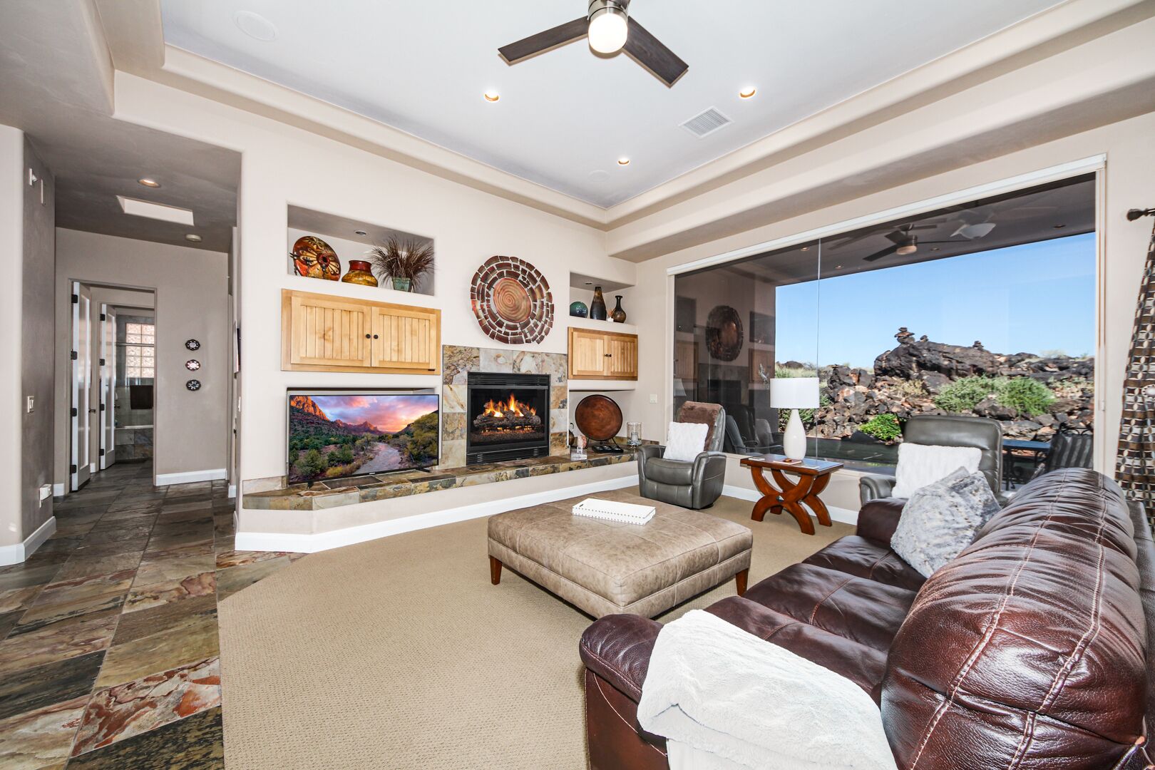 Älytelevisio, takka, DVD-soitin