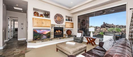 TV connectée, cheminée, lecteur de DVD