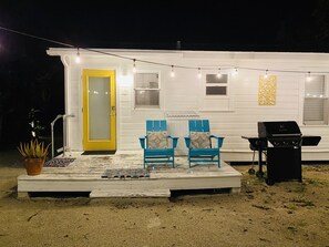 Terrace/patio - NEW!!  The “WATERSIDE” COTTAGE~With dockage (Bokeelia)