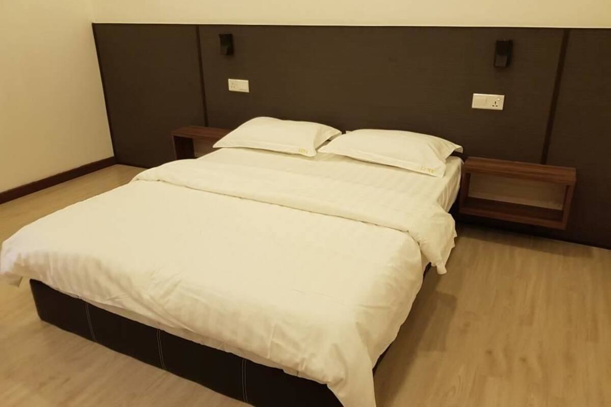 Doppia Standard, 1 letto queen, non fumatori | Wi-Fi gratuito