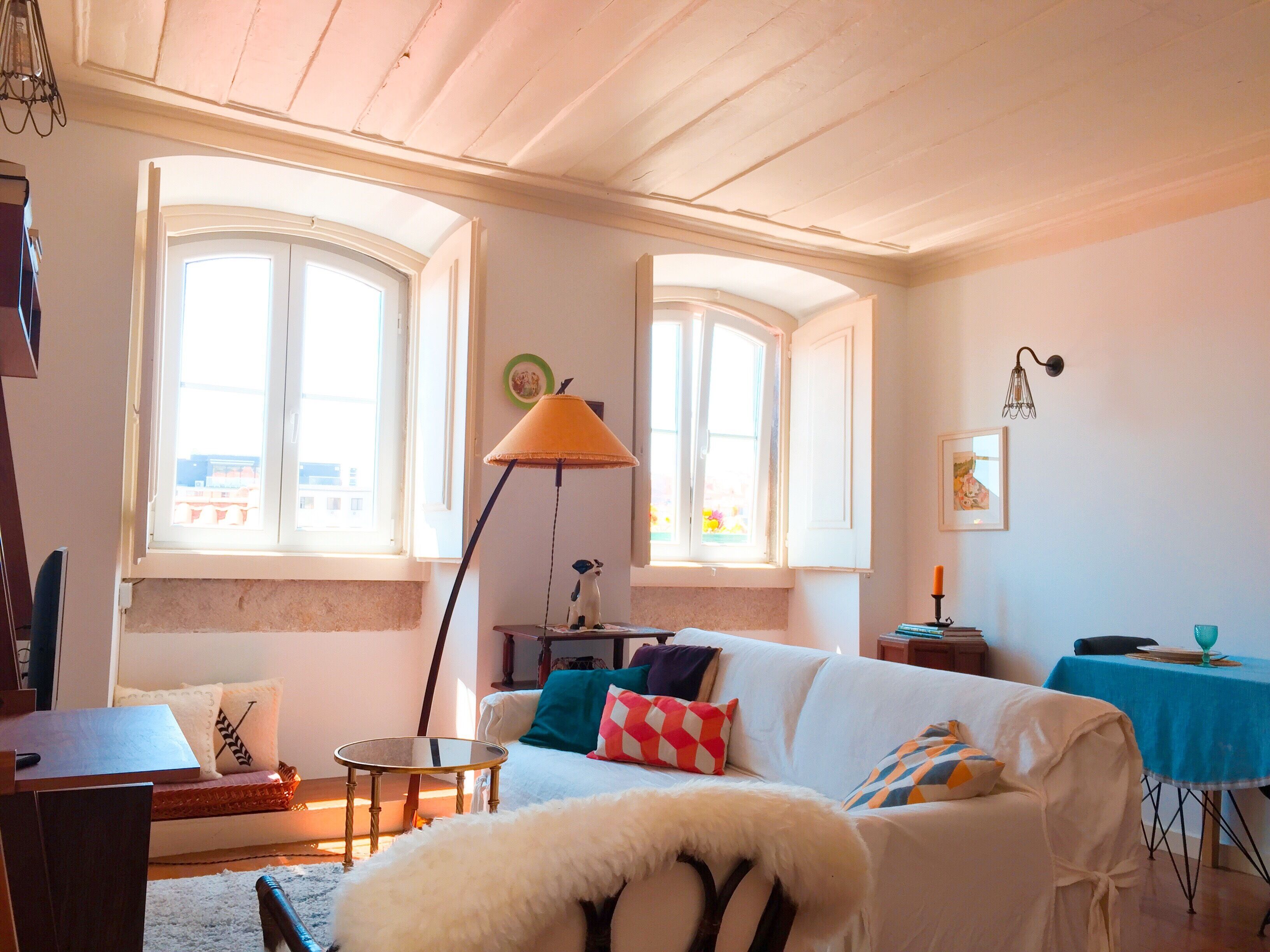 Televisio, kirjoja, stereot