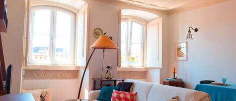 Televisio, kirjoja, stereot