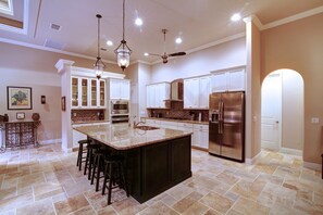 Fridge, microwave, oven, stovetop - Villa Rosalinda 1065 SW Cape Coral 3 /3,5ba electric heated pool and spa, gulf access canal (Cape Coral)