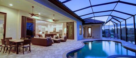 Een verwarmd zwembad