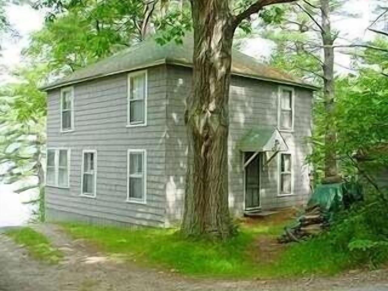  Oceanfront Victorian Cottage  (pet friendly)3 beds, 2bath, deck, shared dock