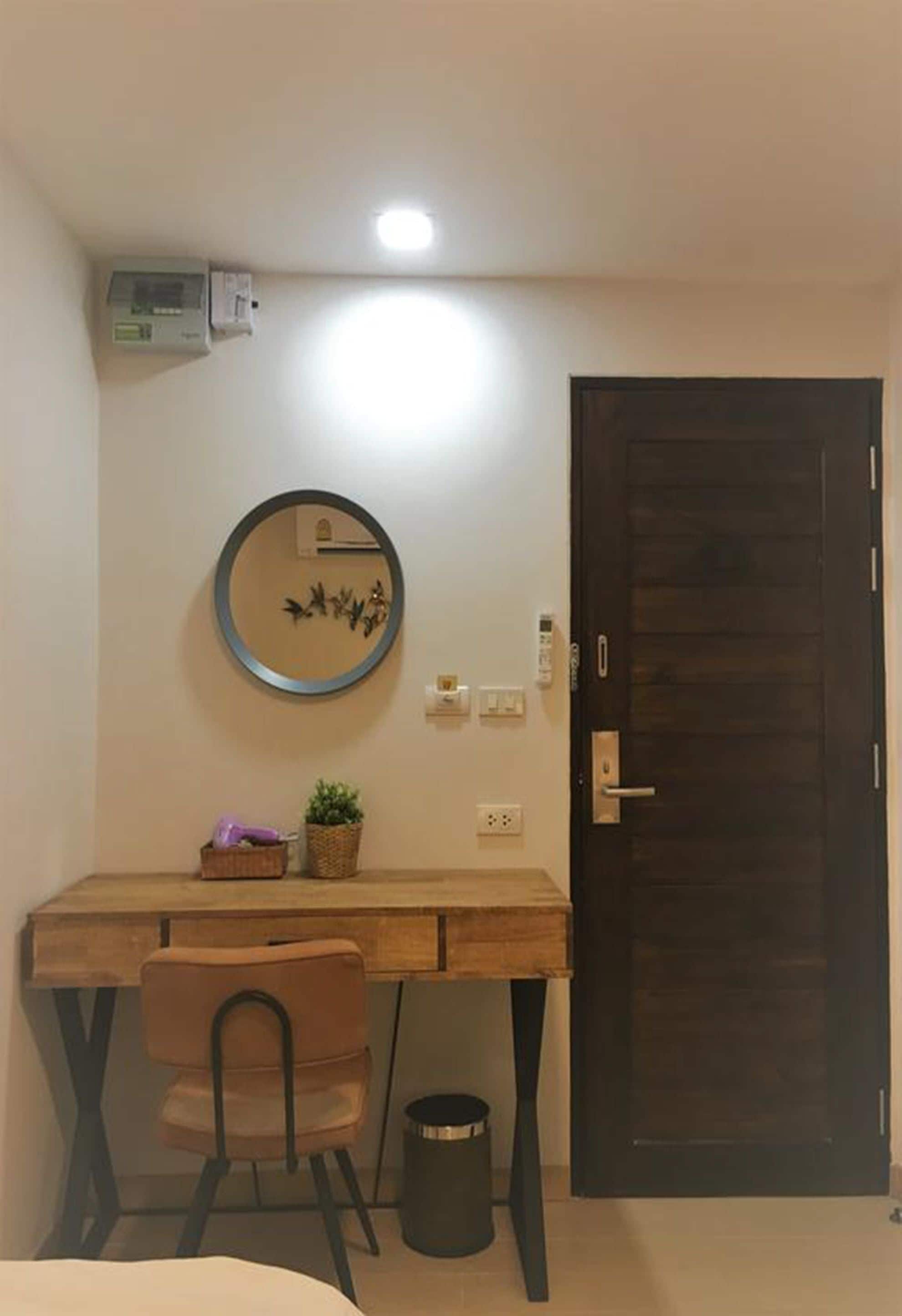 single room, shared bathroom | room amenity