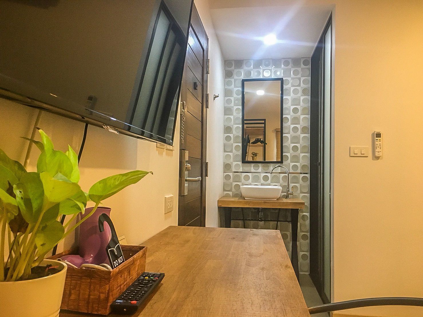 in-room safe, free wifi, bed sheets