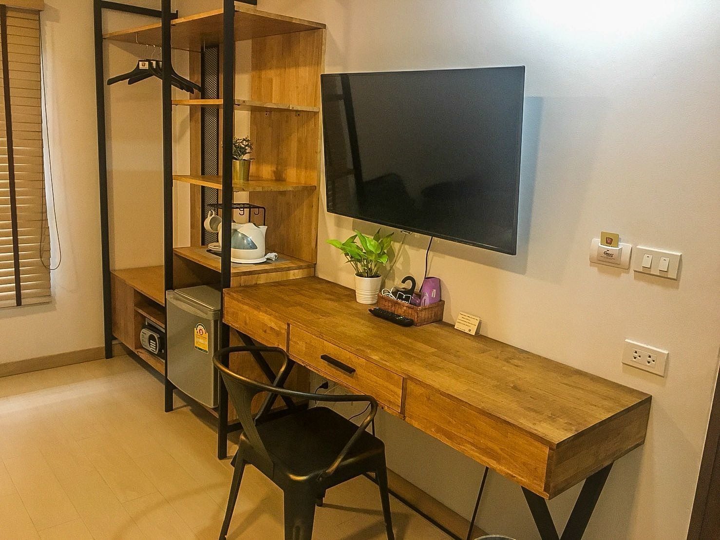 deluxe double room | in-room safe, free wifi, bed sheets