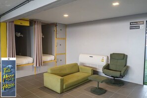 4-Bed Mixed Dormitory with Shared Bathroom | 거실 공간