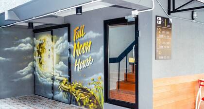 Full Moon' House - Hostel