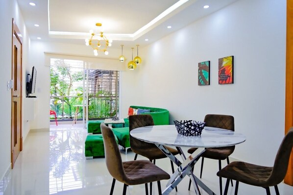 Apartemen Eksklusif, 3 kamar tidur, Bebas Asap Rokok | Area keluarga | Smart TV 32-inci dengan saluran TV kabel, TV, dan Netflix