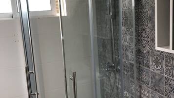 Exclusive Apartment, 3 Bedrooms, Non Smoking | Bathroom | Free toiletries, towels