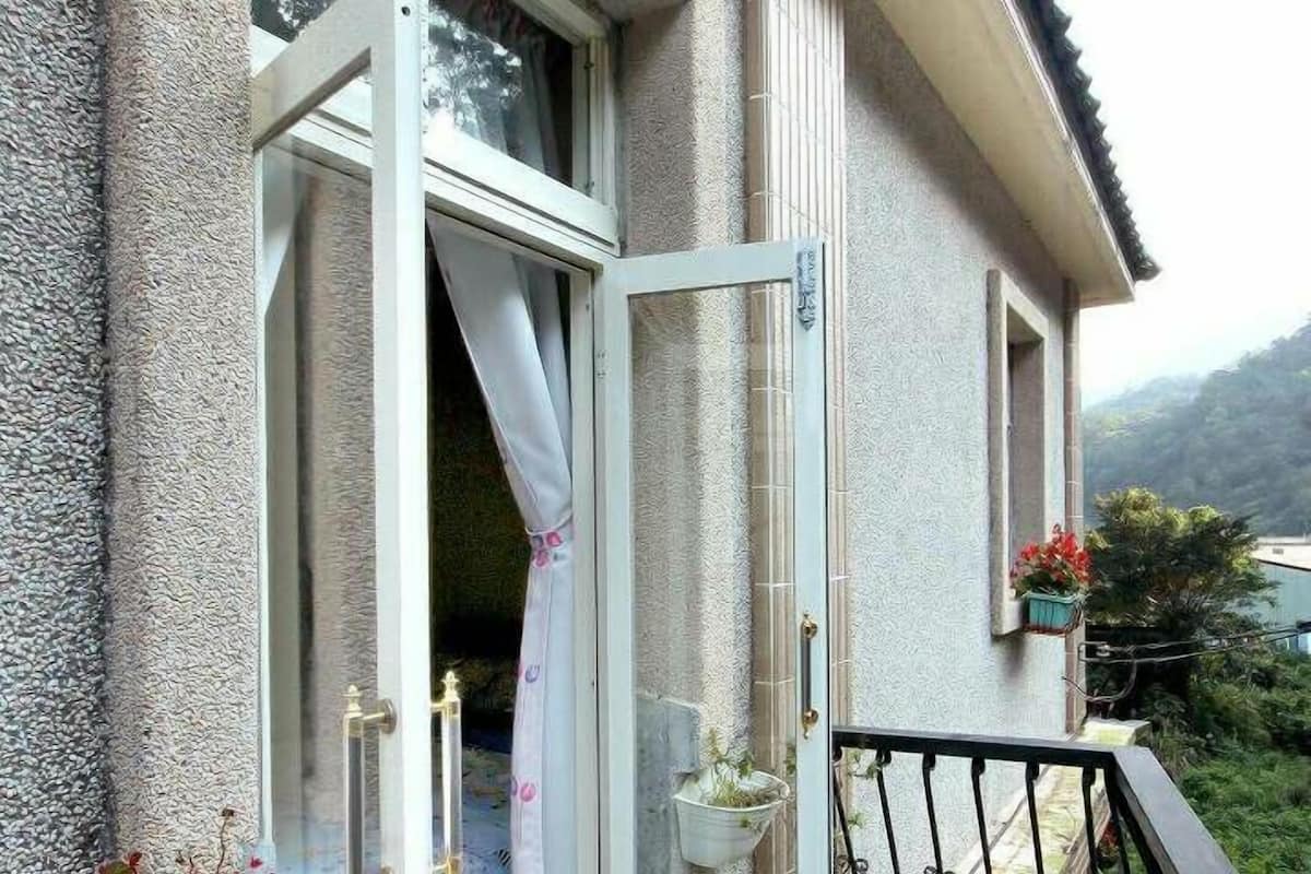 Kamar Double Comfort | Meja kerja, Wi-Fi gratis, dan seprai linen