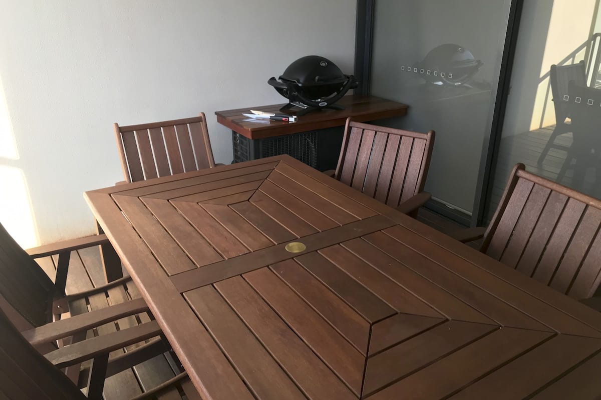 executive apartment, 2 bedrooms, partial ocean view | balcony