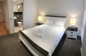 Executive Apartment, 2 Bedrooms, Partial Ocean View | 2 bedrooms, Egyptian cotton sheets, premium bedding, pillowtop beds