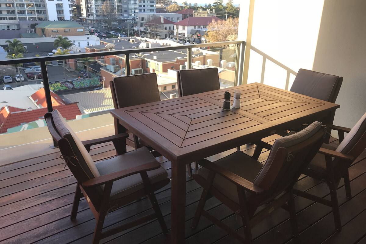 executive apartment, 2 bedrooms, partial ocean view | balcony