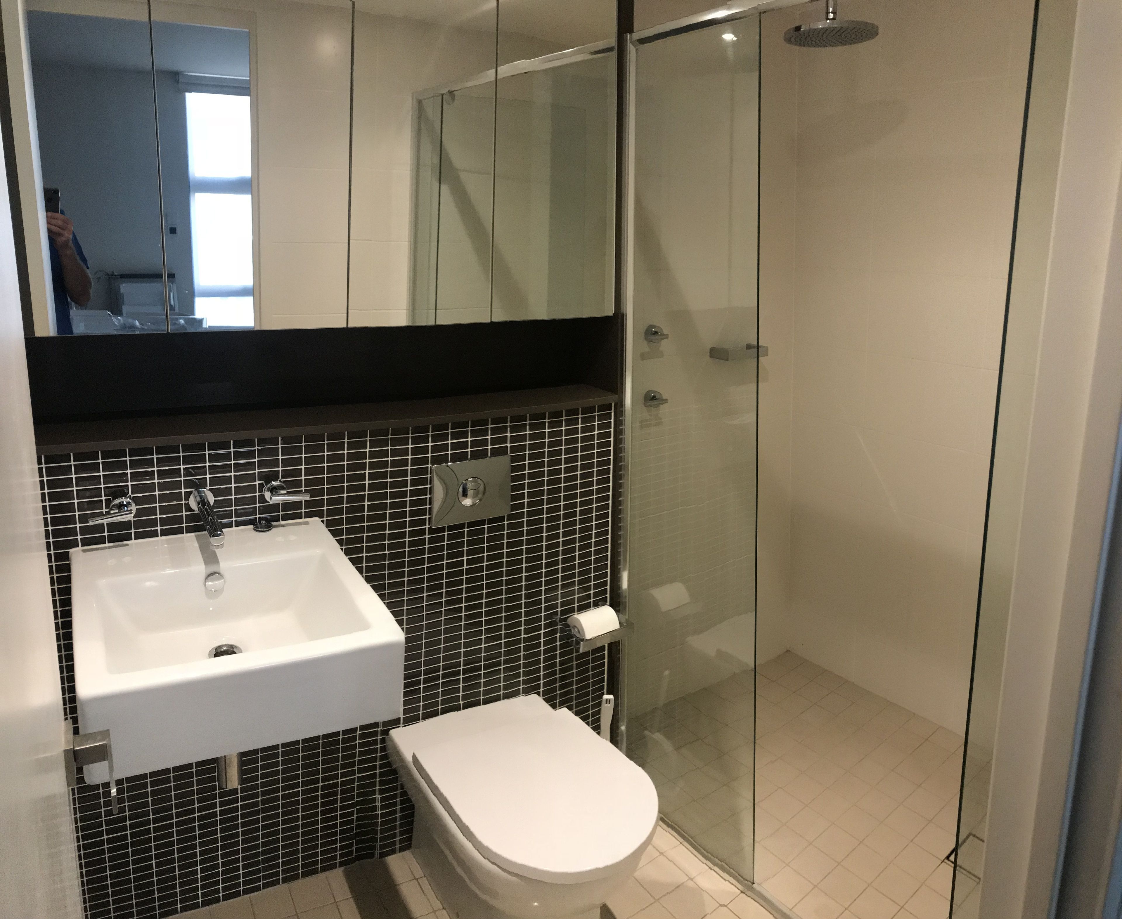 executive apartment, 2 bedrooms, partial ocean view | bathroom | deep-soaking bathtub, rainfall showerhead, free toiletries, hair dryer