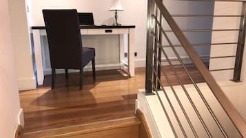 Executive Apartment, 2 Bedrooms, Partial Ocean View | Room amenity