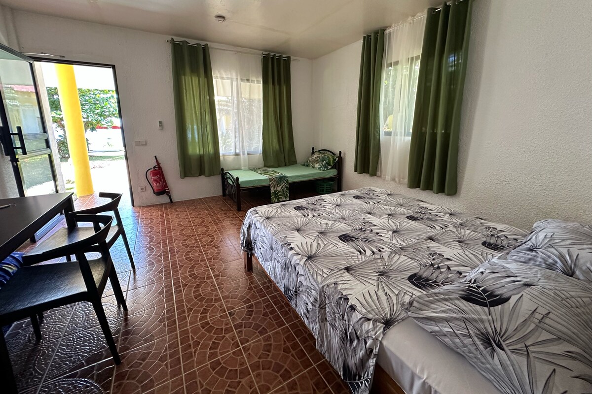 Bungalow (Queen Room) | In-room safe, desk, WiFi (free), bed sheets