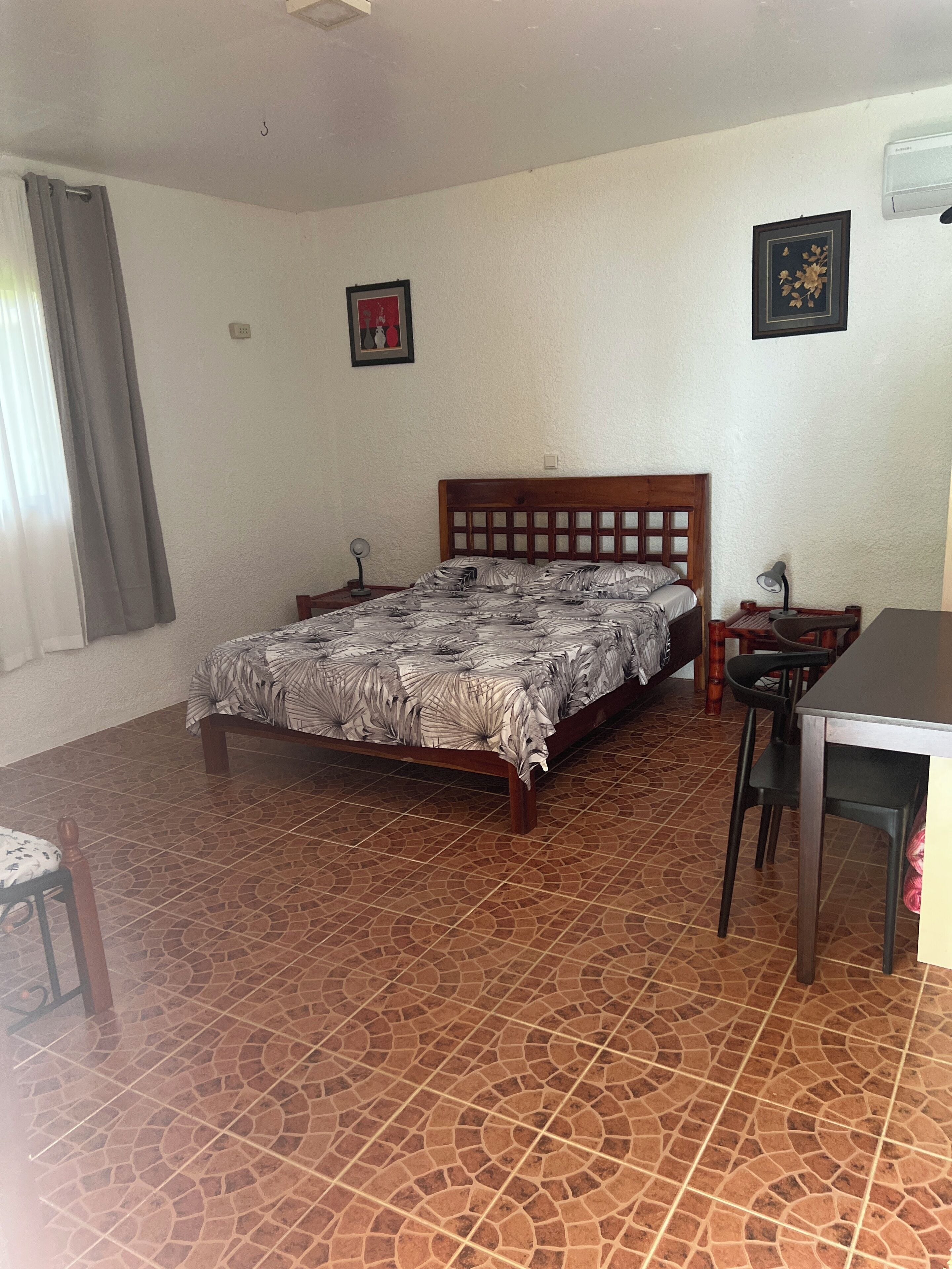 In-room safe, desk, free WiFi