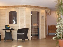 Sauna, Dampfbad, Massageanwendungen