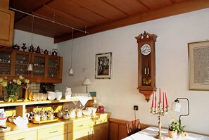 Free daily buffet breakfast - Hotel Restaurant Peterle (Feldberg)