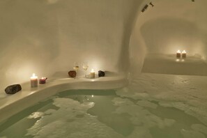 Baignoire et douche séparées, baignoire relaxante profonde