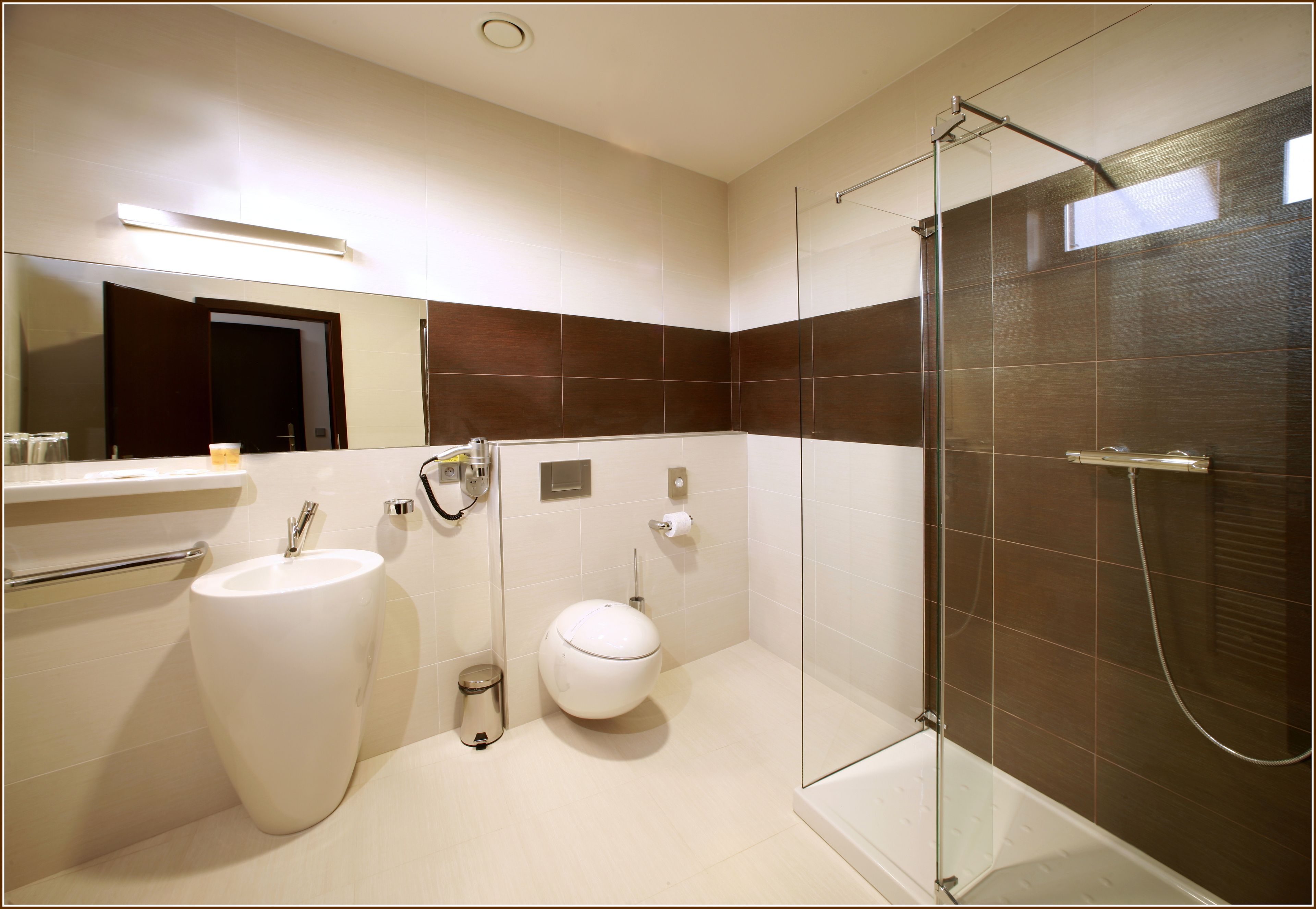comfort quadruple room | bathroom amenities | shower, free toiletries, hair dryer, towels