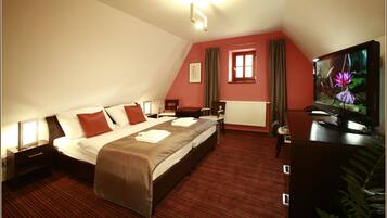 In-room safe, desk, blackout curtains, free WiFi